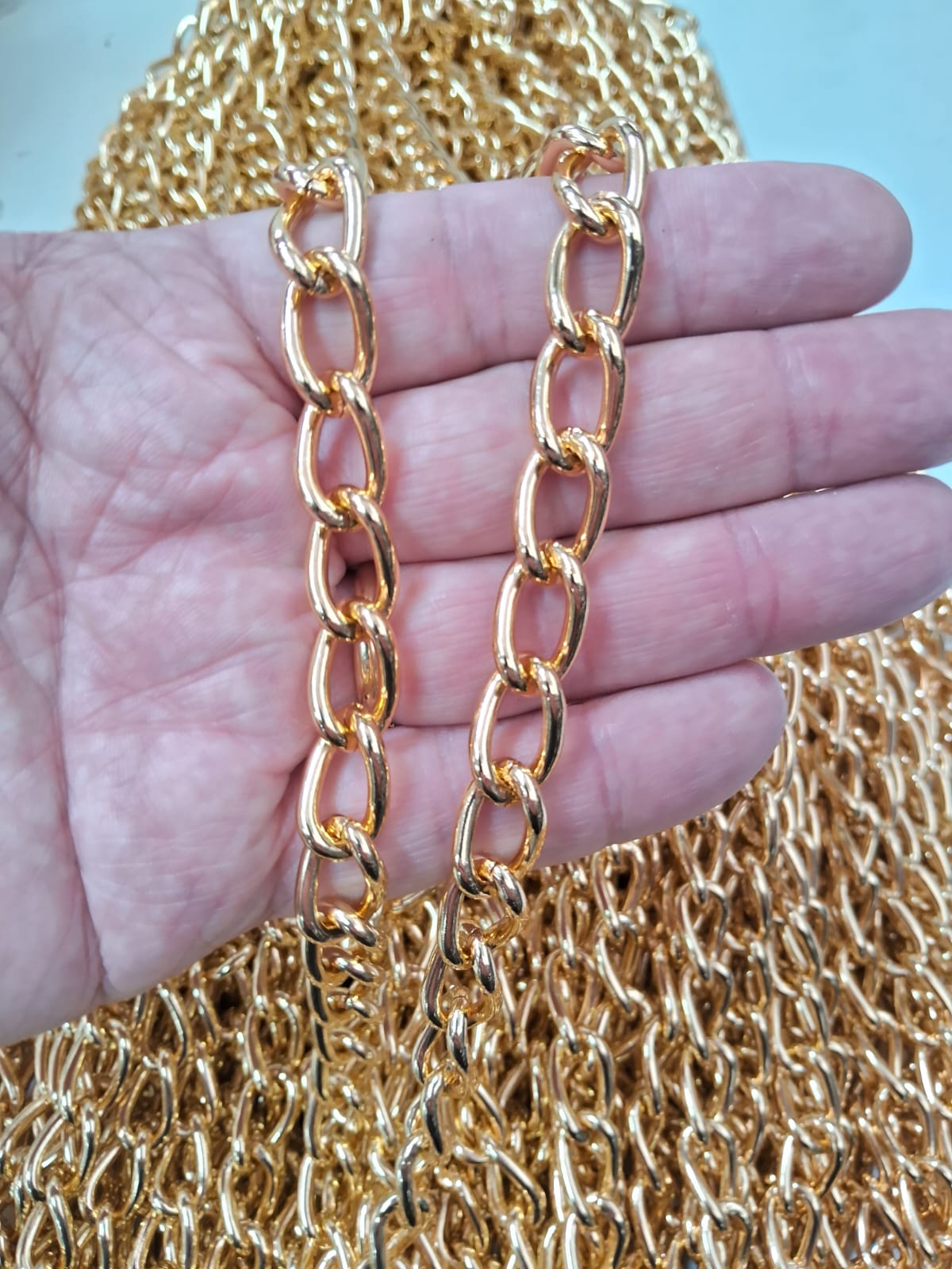 Corrente de Alumínio Anodizado Ouro